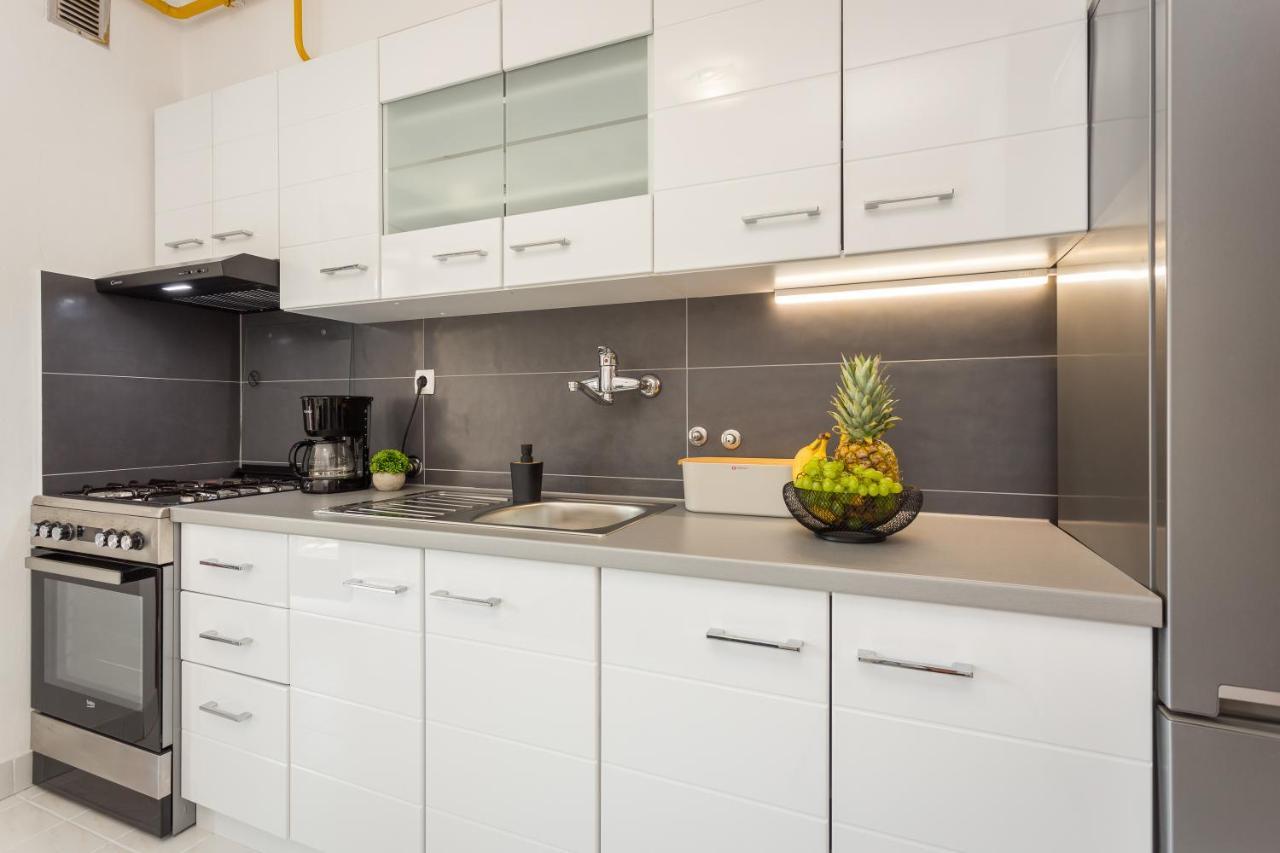 Laveruda Apartment With Balcony And Free Parking Pula Exterior foto