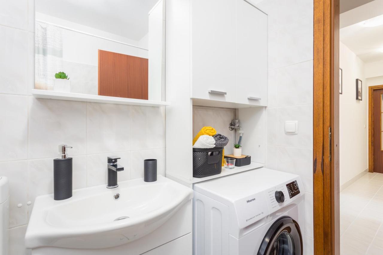Laveruda Apartment With Balcony And Free Parking Pula Exterior foto