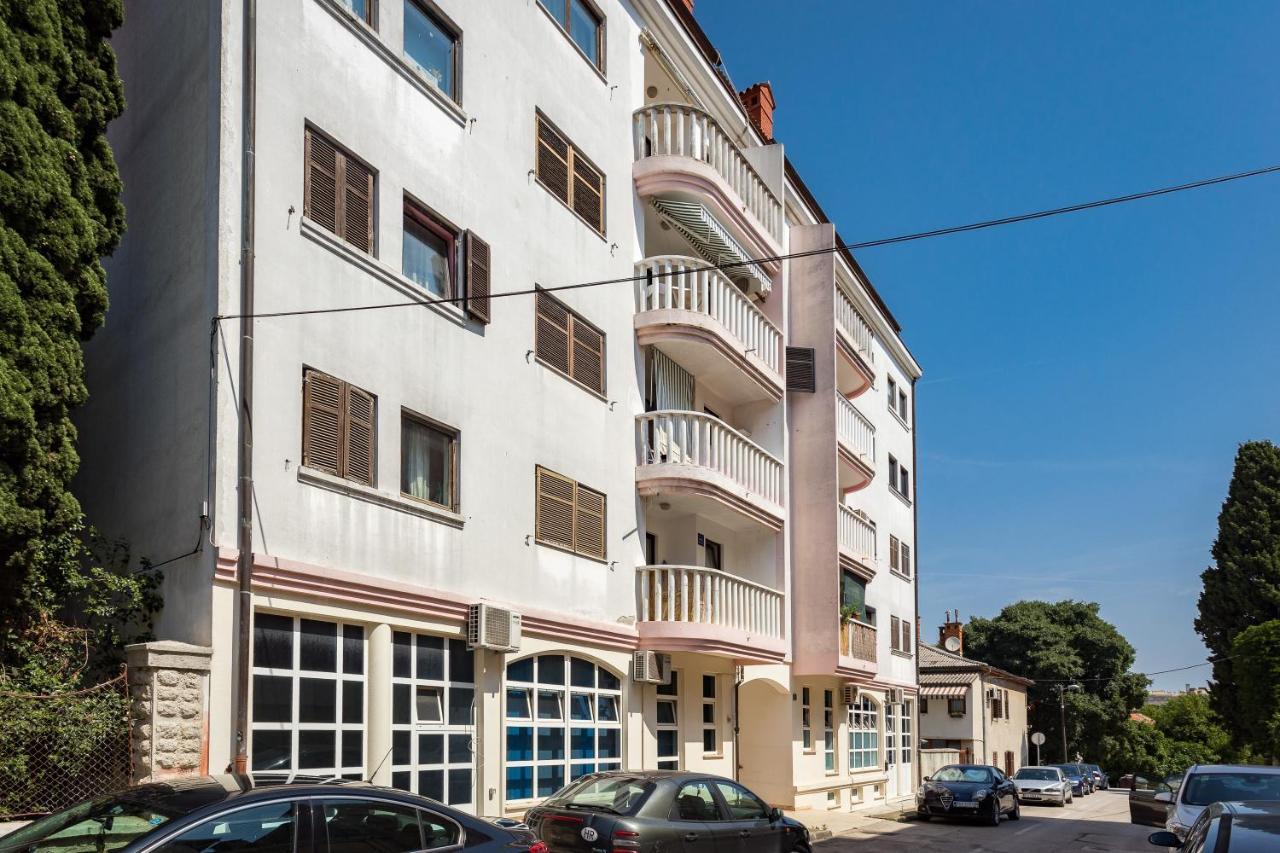 Laveruda Apartment With Balcony And Free Parking Pula Exterior foto